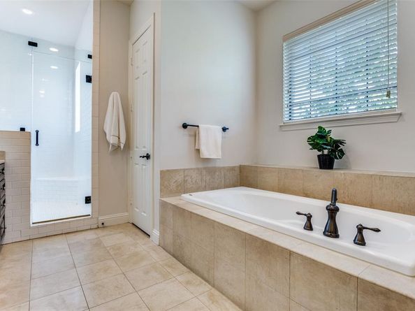 1120  Hemingway Lane , Irving Texas 75063