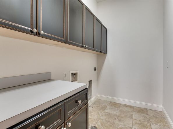 1120  Hemingway Lane , Irving Texas 75063