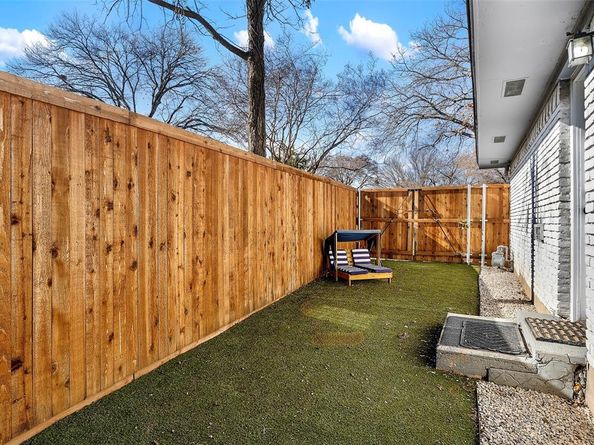 912  Glen Oaks Boulevard , Dallas Texas 75232