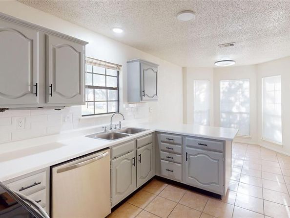 2842  Kingswood Drive , Garland Texas 75040