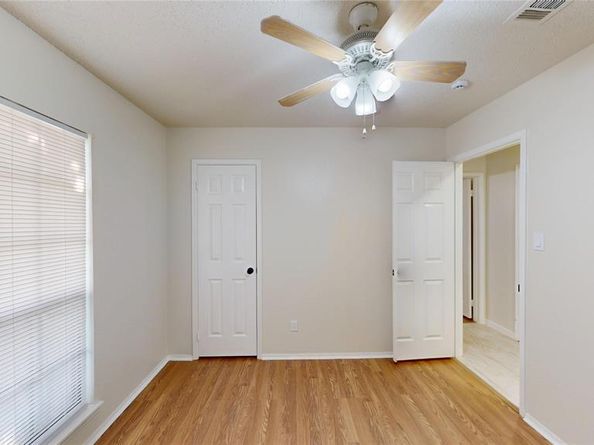 2842  Kingswood Drive , Garland Texas 75040