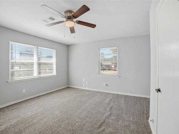 2926 N Prairie Creek Road , Dallas Texas 75227