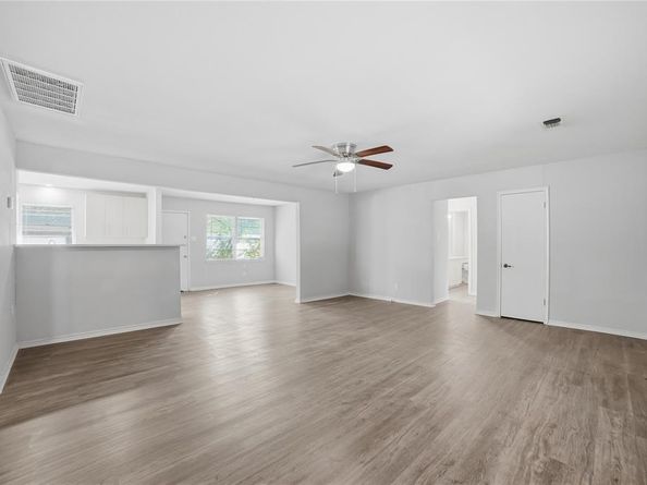 2926 N Prairie Creek Road , Dallas Texas 75227