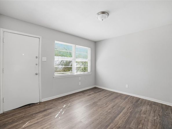 2926 N Prairie Creek Road , Dallas Texas 75227