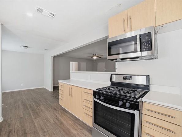 2926 N Prairie Creek Road , Dallas Texas 75227