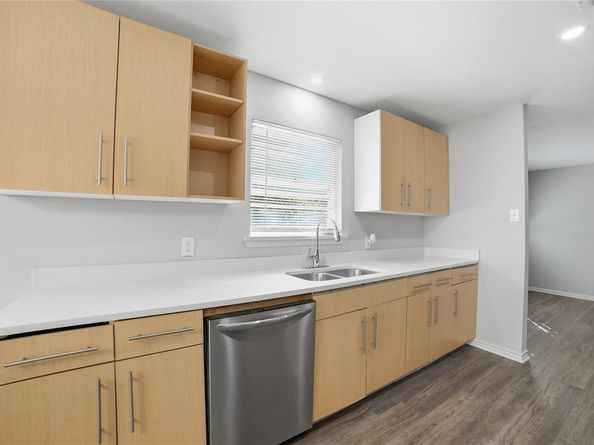 2926 N Prairie Creek Road , Dallas Texas 75227