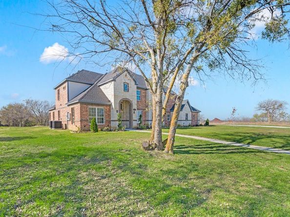 828  Mallard Pointe Drive , Grand Prairie Texas 75104