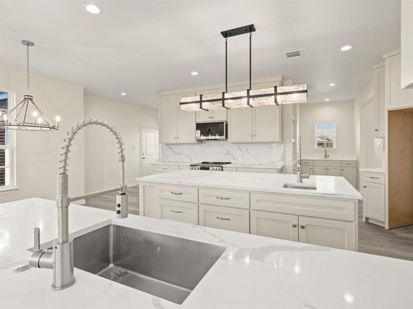 828  Mallard Pointe Drive , Grand Prairie Texas 75104