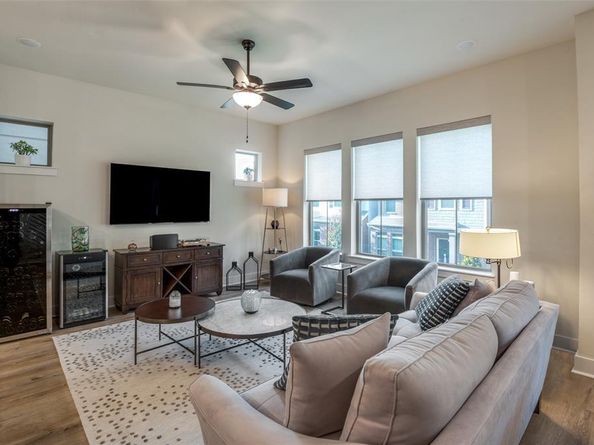 1053  Manacor Lane , Dallas Texas 75212