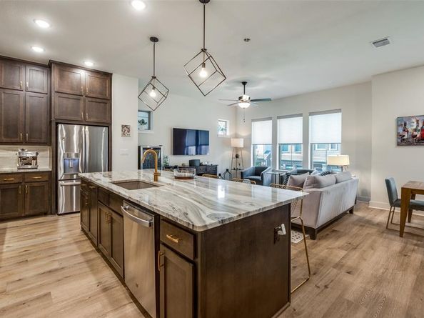 1053  Manacor Lane , Dallas Texas 75212