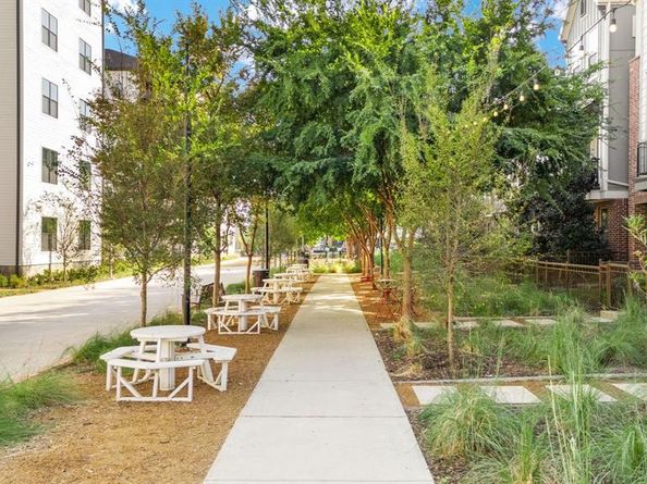 1053  Manacor Lane , Dallas Texas 75212