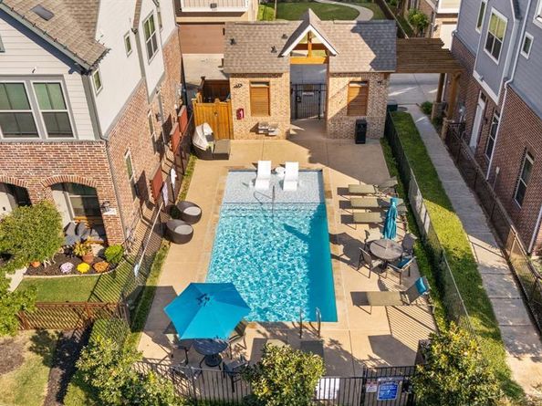 1053  Manacor Lane , Dallas Texas 75212