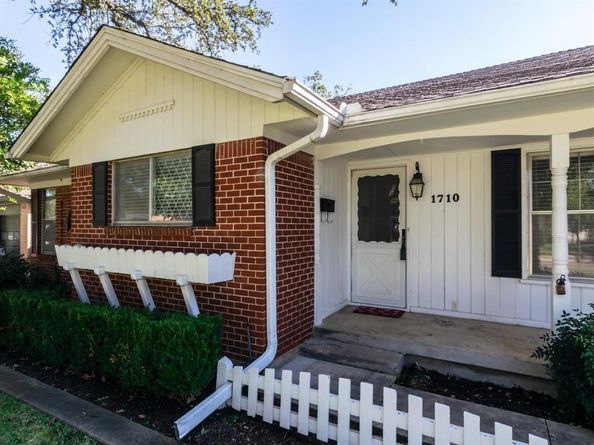 1710  15th Place , Plano Texas 75074