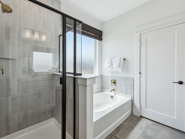 5916  Hodgkin Avenue , Pilot Point Texas 76258