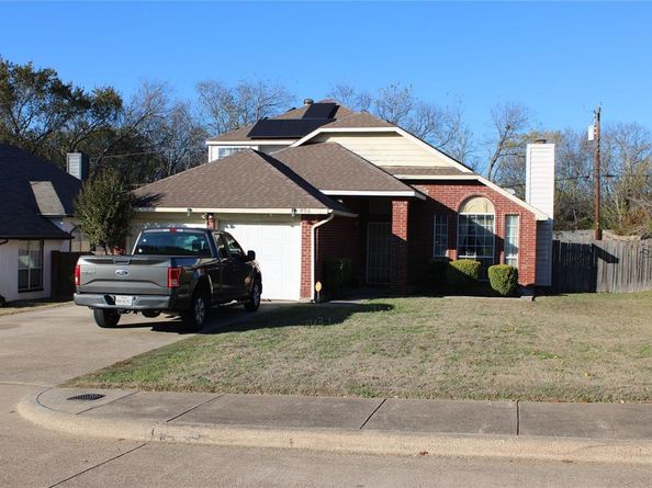 806  Clover Hill Lane , Cedar Hill Texas 75104