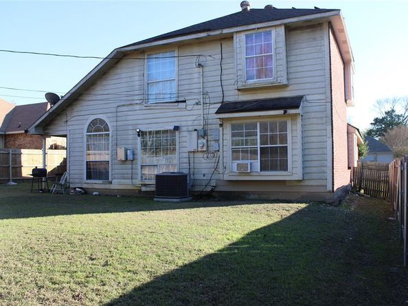 806  Clover Hill Lane , Cedar Hill Texas 75104