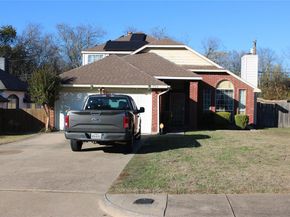 806  Clover Hill Lane , Cedar Hill Texas 75104