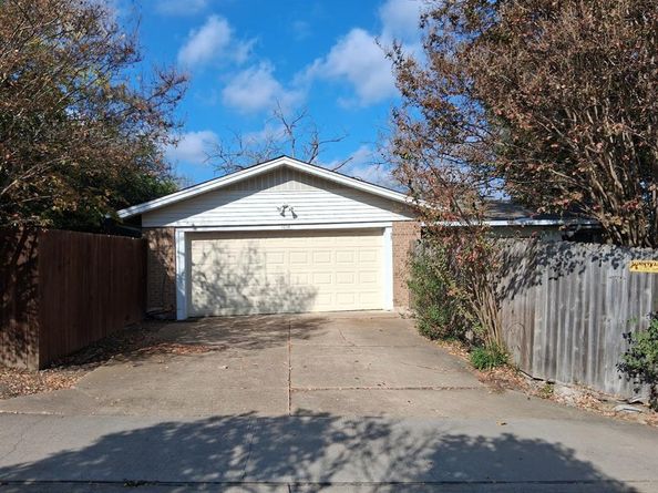 1218  Merrimac Trail , Garland Texas 75043