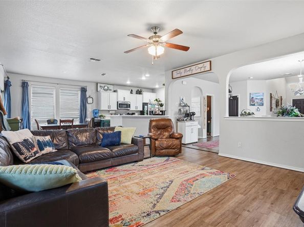 1205  Briarwood Drive , Azle Texas 76020