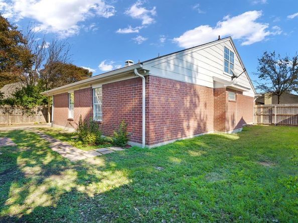 6702  Flamewood Drive , Arlington Texas 76001