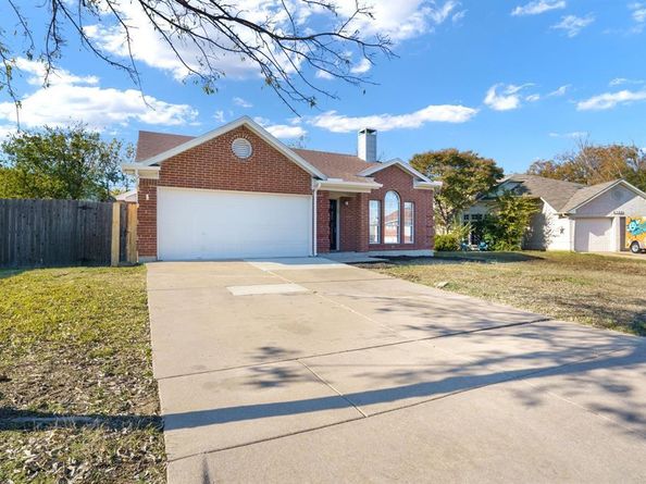 6702  Flamewood Drive , Arlington Texas 76001