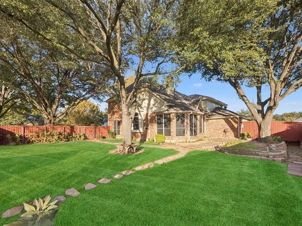 3006  Cottonwood Court , Rowlett Texas 75088