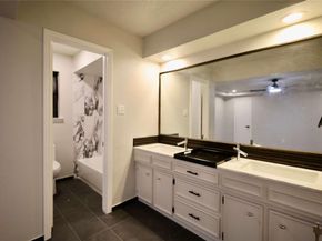 905  Pine Tree  , DeSoto Texas 75115