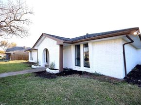 905  Pine Tree  , DeSoto Texas 75115