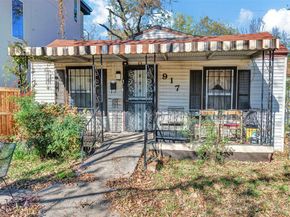 917  Walkway Street , Dallas Texas 75212