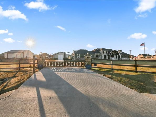 125  George Owens Road , Ponder Texas 76259