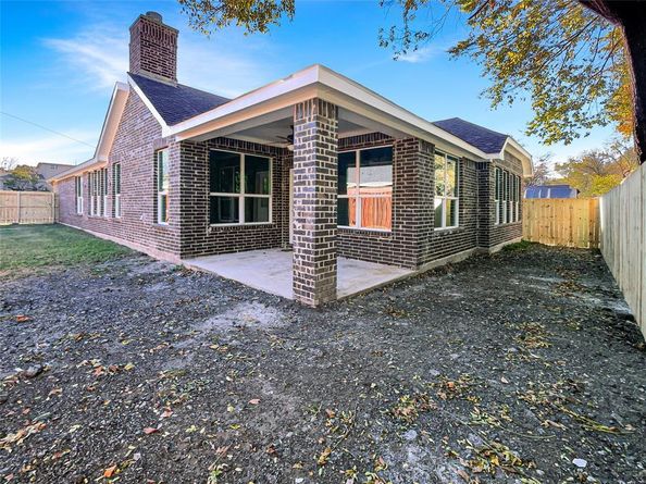 1211  Dacki Avenue , Dallas Texas 75211