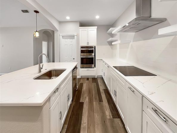 1211  Dacki Avenue , Dallas Texas 75211