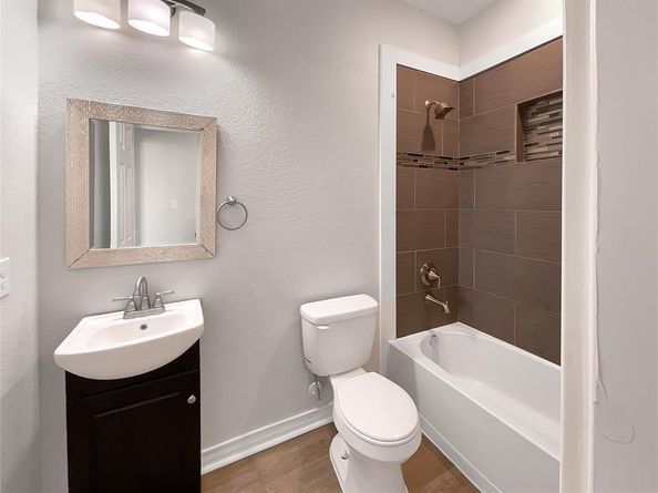 1211  Dacki Avenue , Dallas Texas 75211