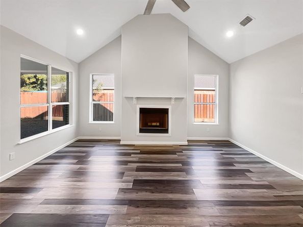 1211  Dacki Avenue , Dallas Texas 75211