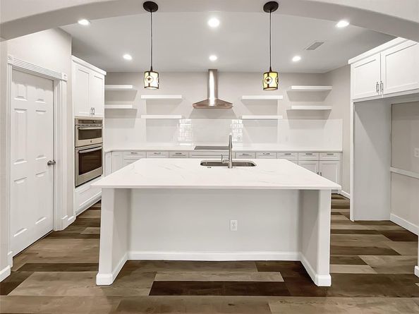 1211  Dacki Avenue , Dallas Texas 75211