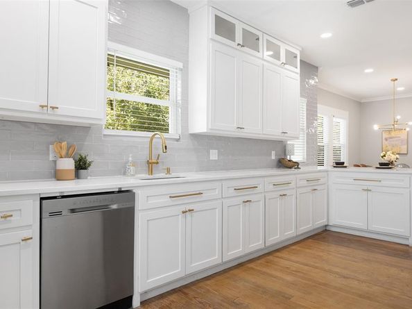 813  Elsbeth Street , Dallas Texas 75208