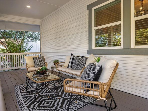 813  Elsbeth Street , Dallas Texas 75208