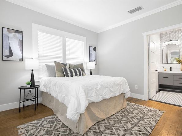 813  Elsbeth Street , Dallas Texas 75208