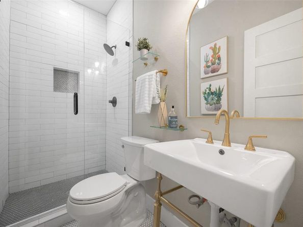 813  Elsbeth Street , Dallas Texas 75208