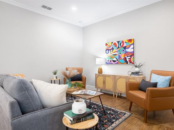 813  Elsbeth Street , Dallas Texas 75208