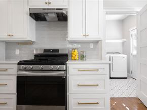 813  Elsbeth Street , Dallas Texas 75208