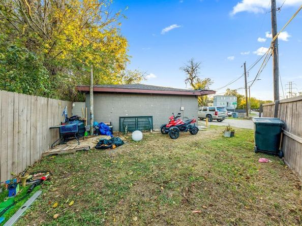 3332  Rutledge Street , Dallas Texas 75215