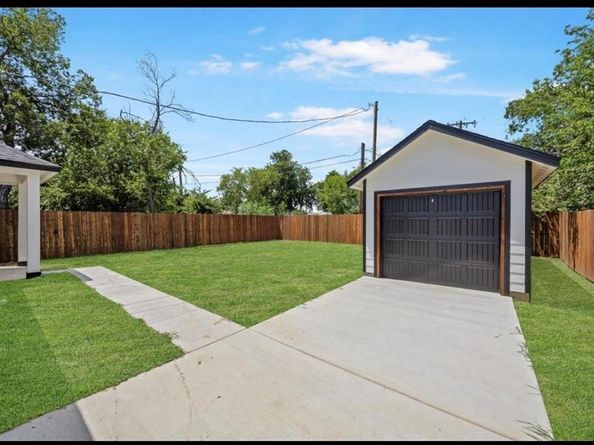 1615 E Hattie Street , Fort Worth Texas 76104