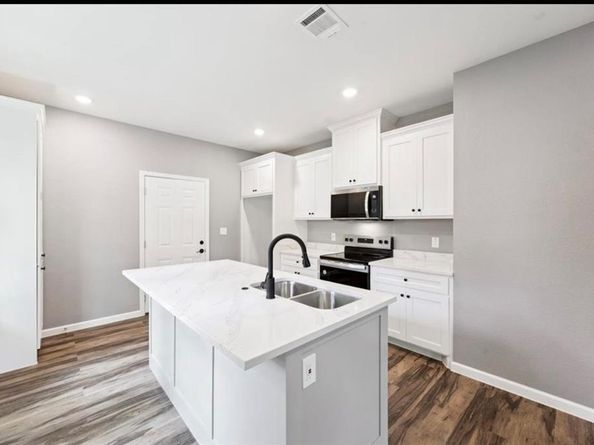 1615 E Hattie Street , Fort Worth Texas 76104