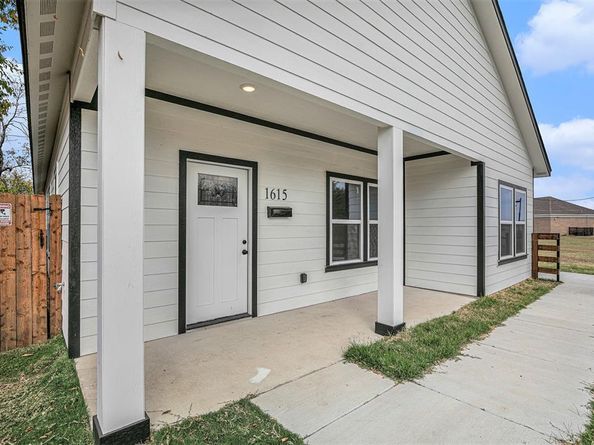 1615 E Hattie Street , Fort Worth Texas 76104