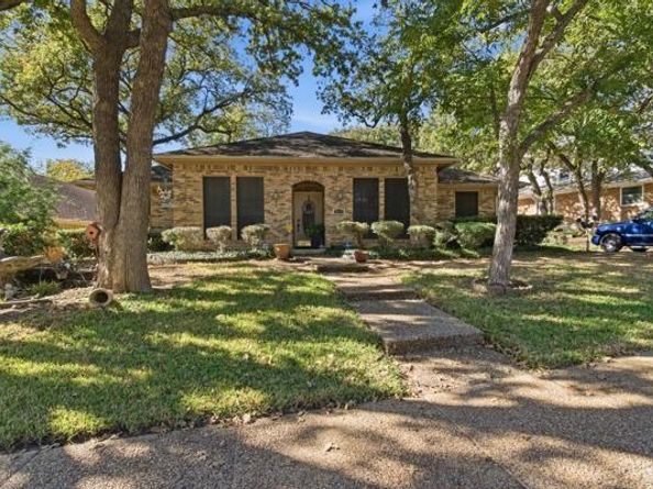 4109  Hackmore Loop , Irving Texas 75061