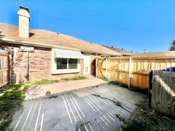 19 W Mountain Creek Drive , Grand Prairie Texas 75052