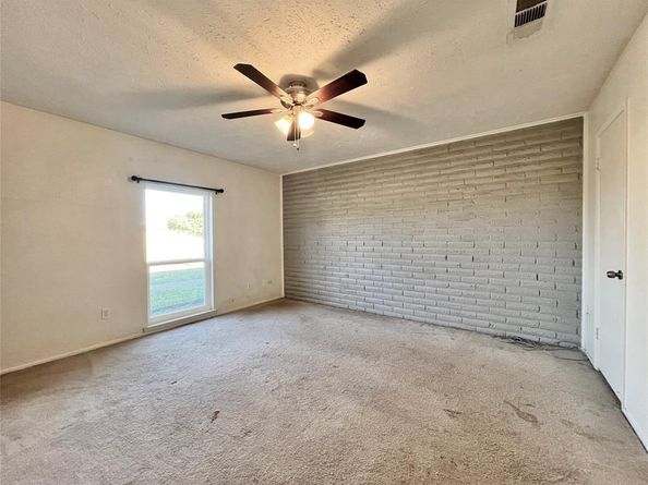 19 W Mountain Creek Drive , Grand Prairie Texas 75052