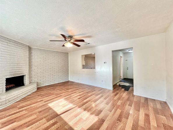 19 W Mountain Creek Drive , Grand Prairie Texas 75052