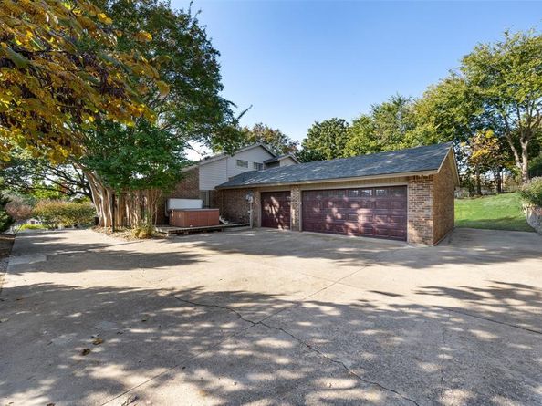 26  Lakeway Drive , Heath Texas 75032